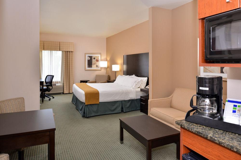 Holiday Inn Express Hotel & Suites Milwaukee-New Berlin By Ihg Exterior photo
