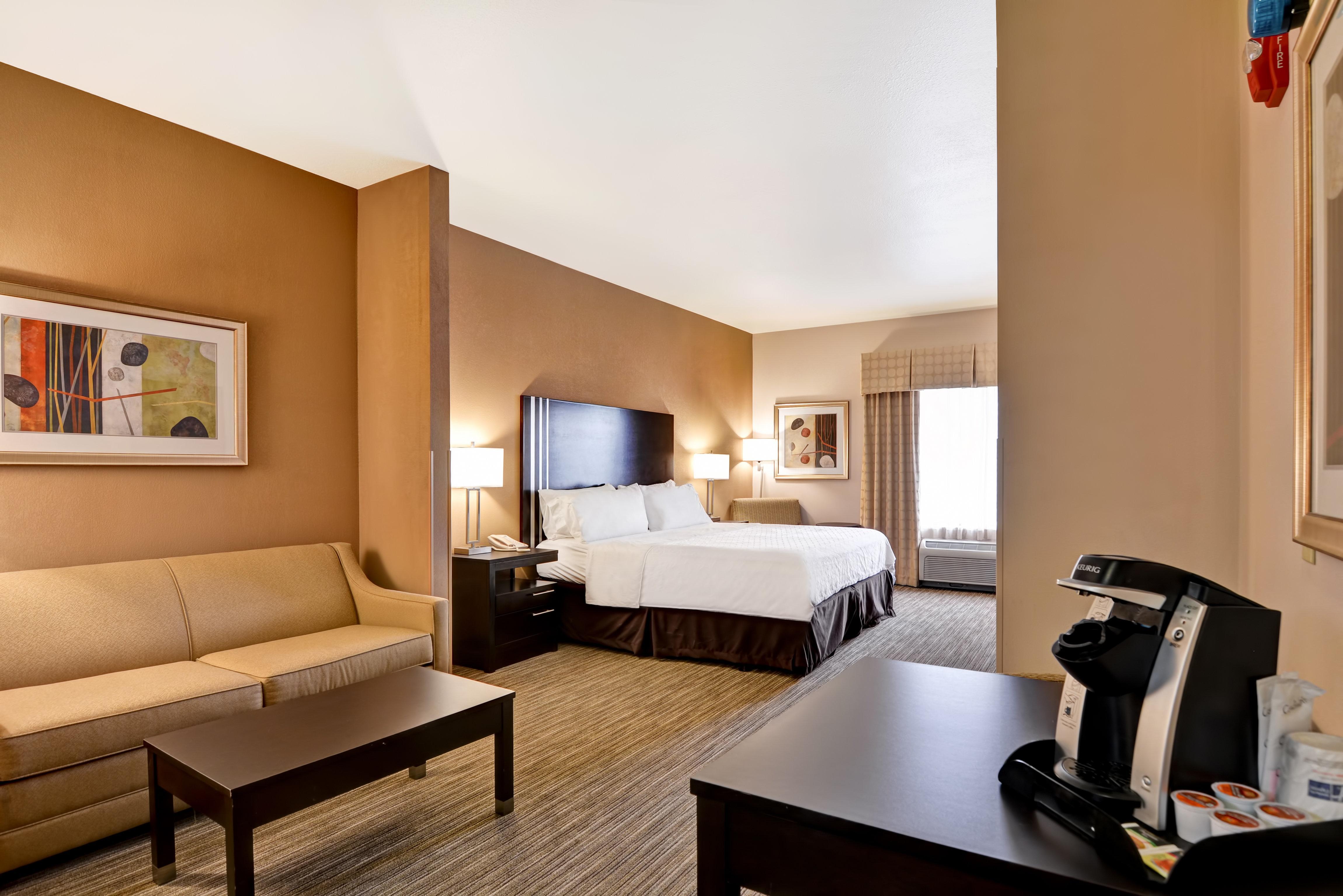 Holiday Inn Express Hotel & Suites Milwaukee-New Berlin By Ihg Exterior photo