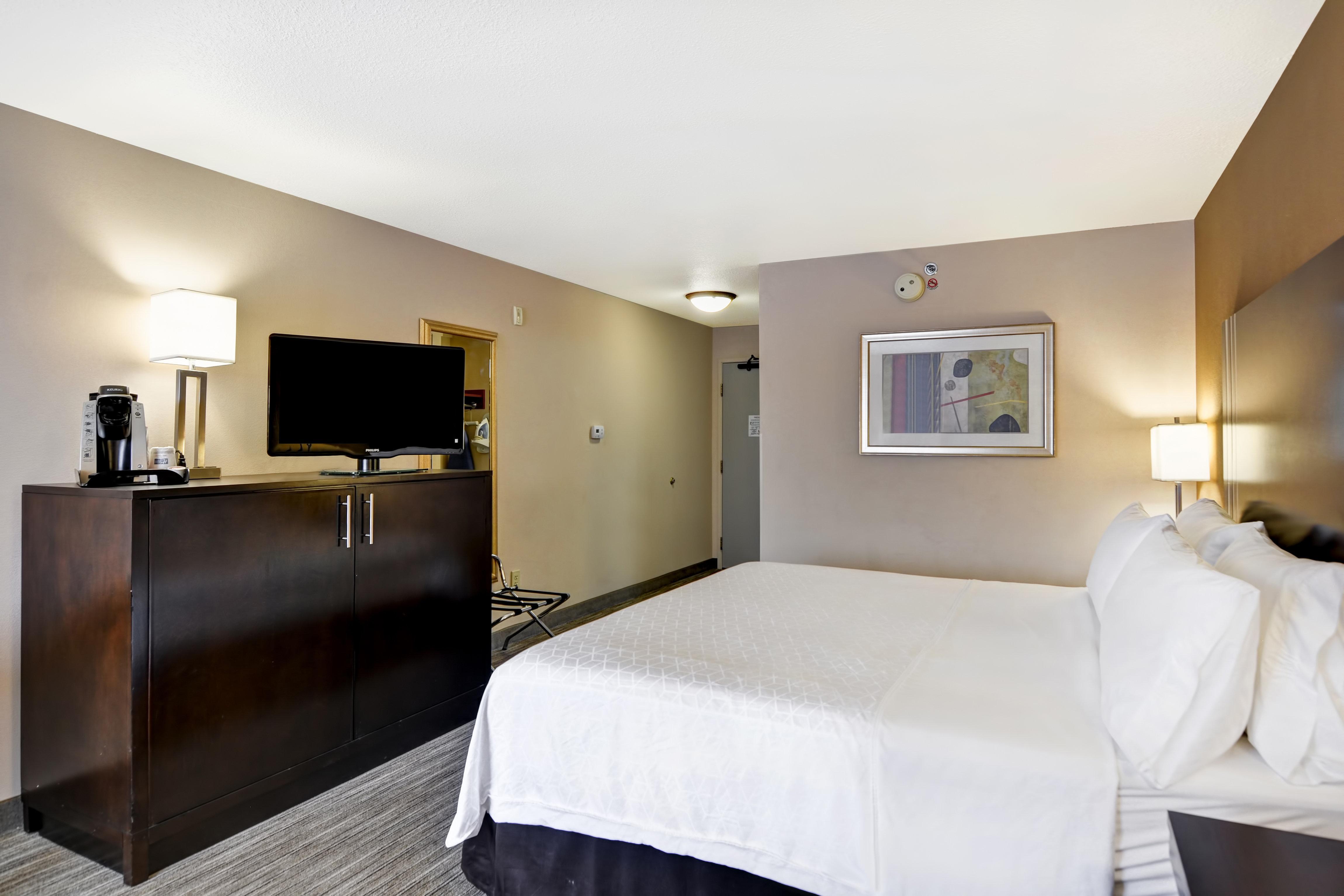 Holiday Inn Express Hotel & Suites Milwaukee-New Berlin By Ihg Exterior photo