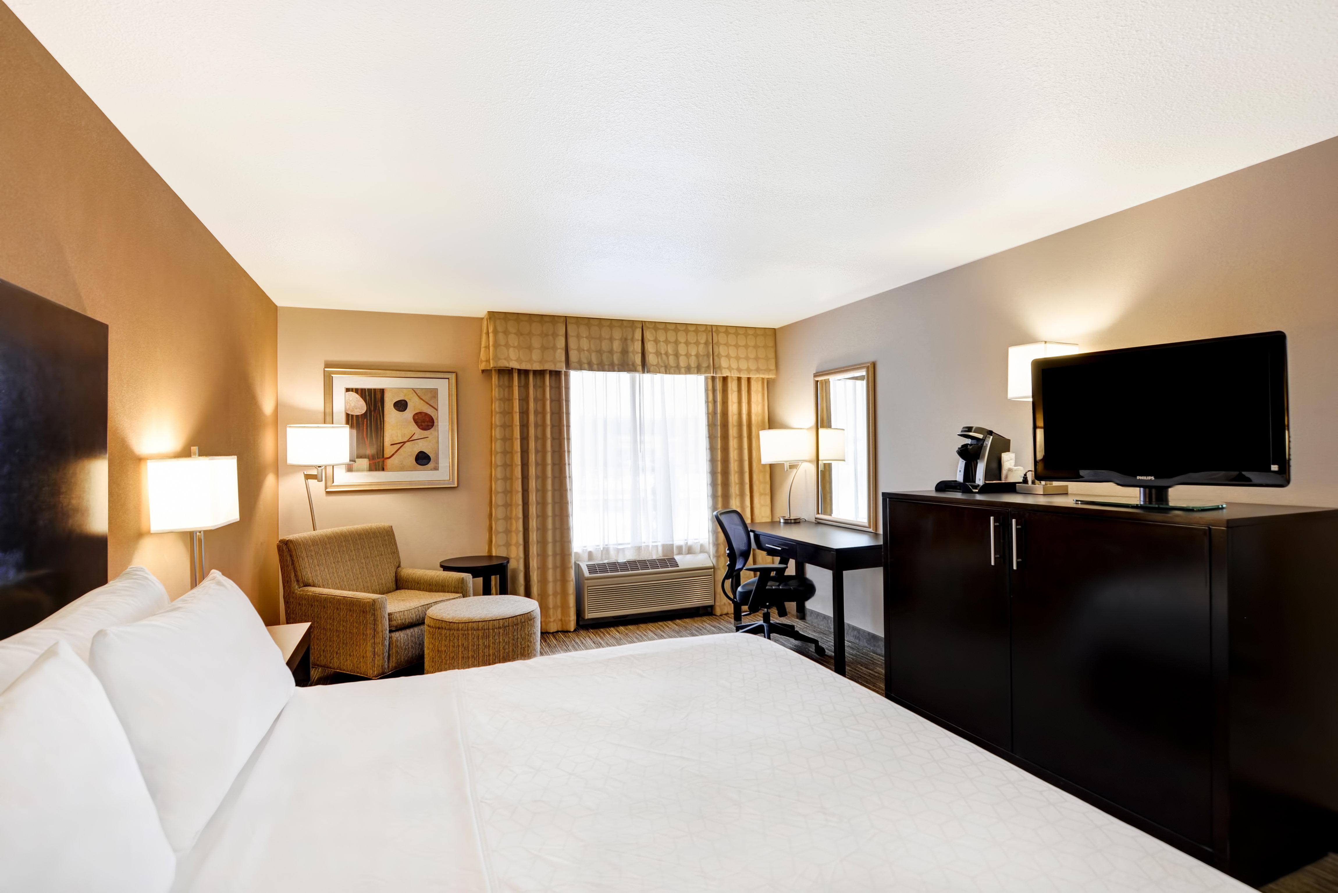 Holiday Inn Express Hotel & Suites Milwaukee-New Berlin By Ihg Exterior photo