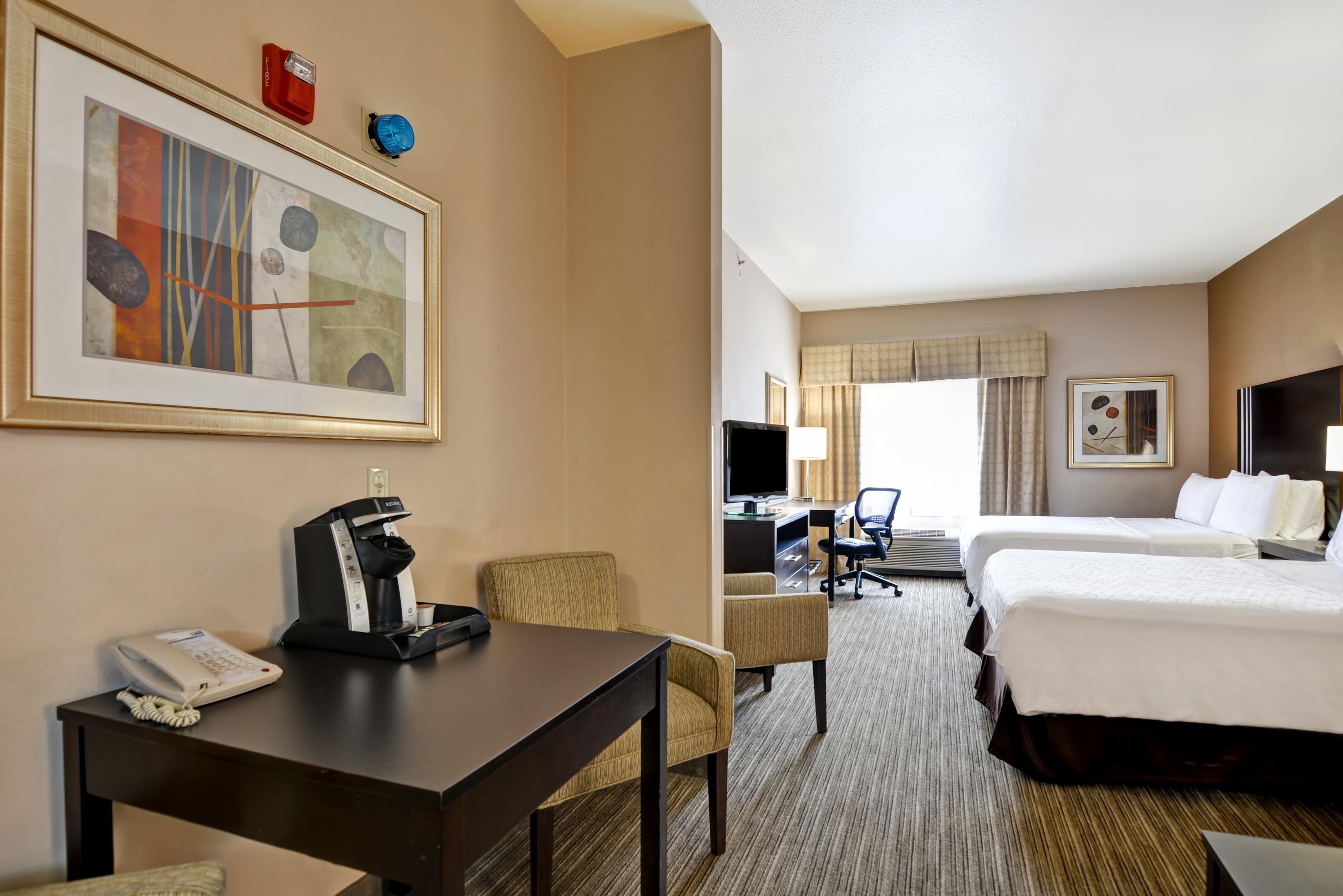 Holiday Inn Express Hotel & Suites Milwaukee-New Berlin By Ihg Exterior photo