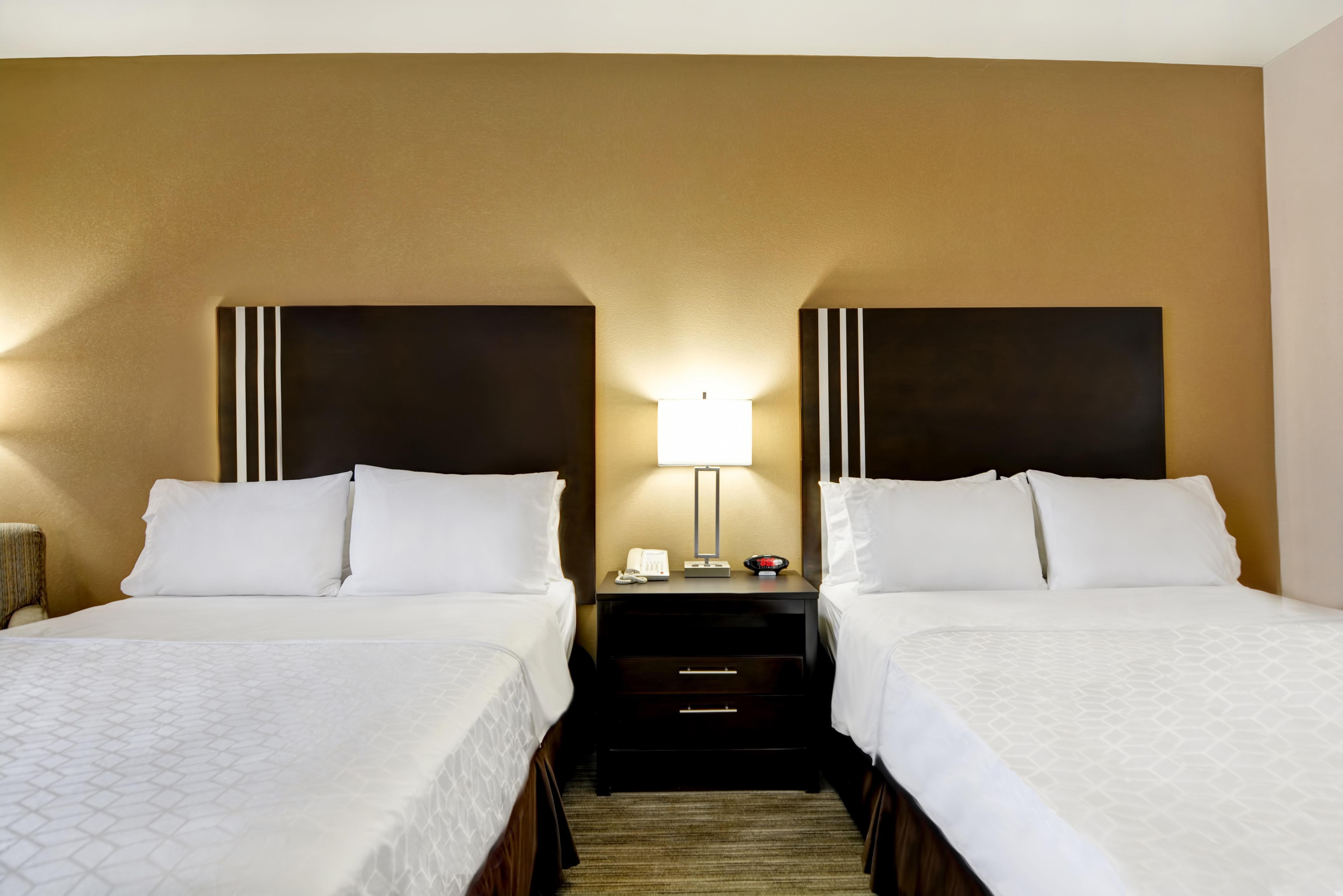 Holiday Inn Express Hotel & Suites Milwaukee-New Berlin By Ihg Exterior photo