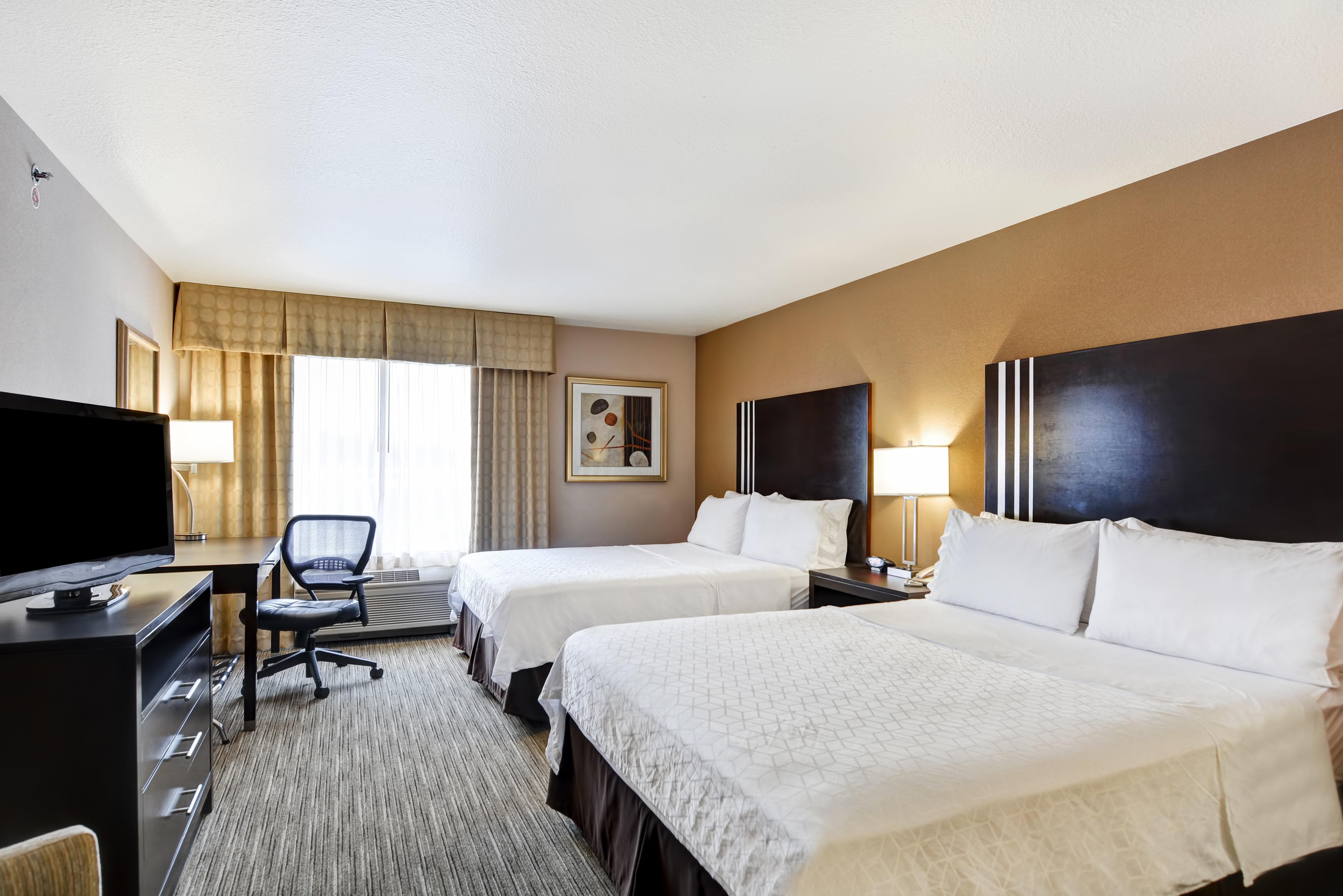 Holiday Inn Express Hotel & Suites Milwaukee-New Berlin By Ihg Exterior photo