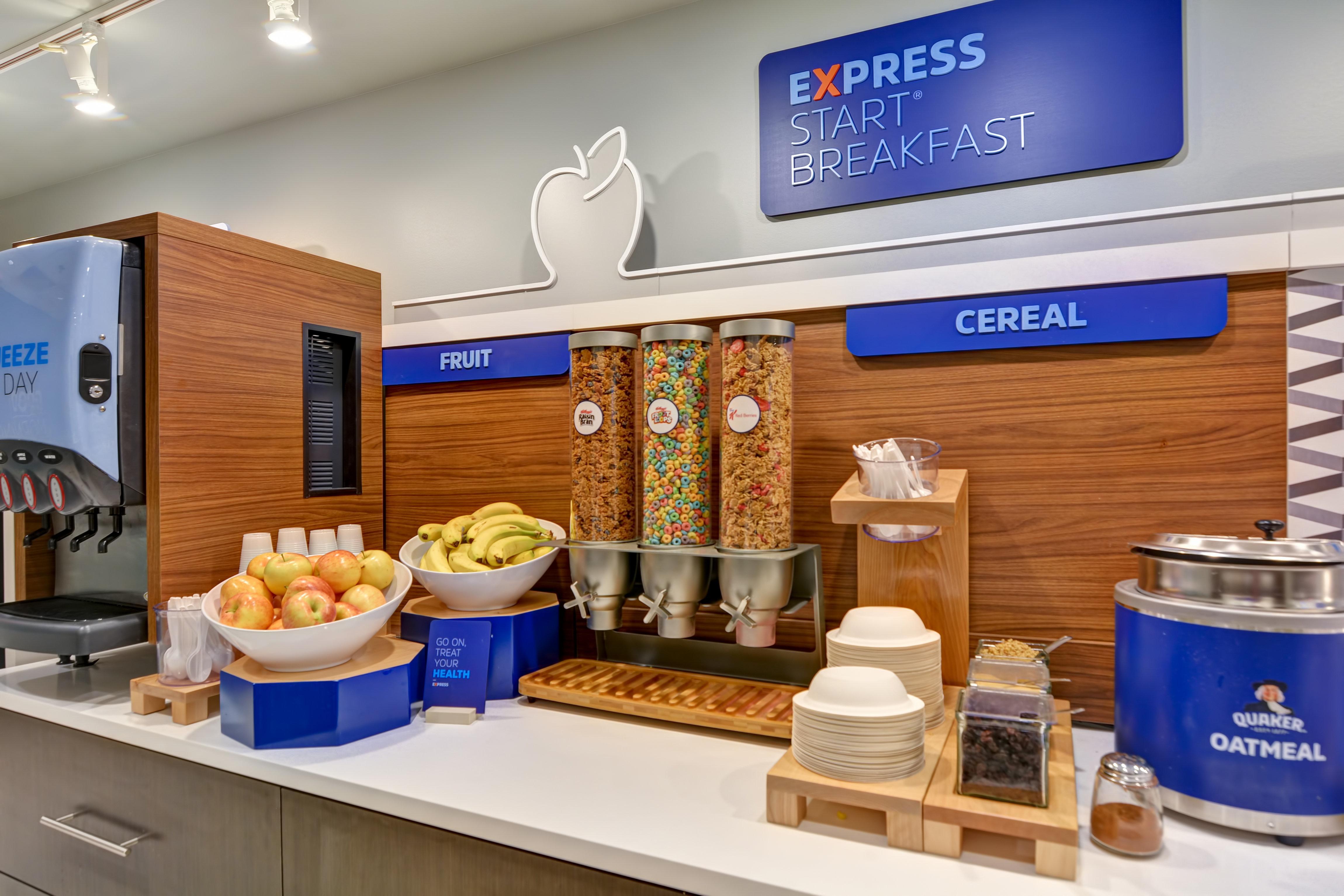 Holiday Inn Express Hotel & Suites Milwaukee-New Berlin By Ihg Exterior photo