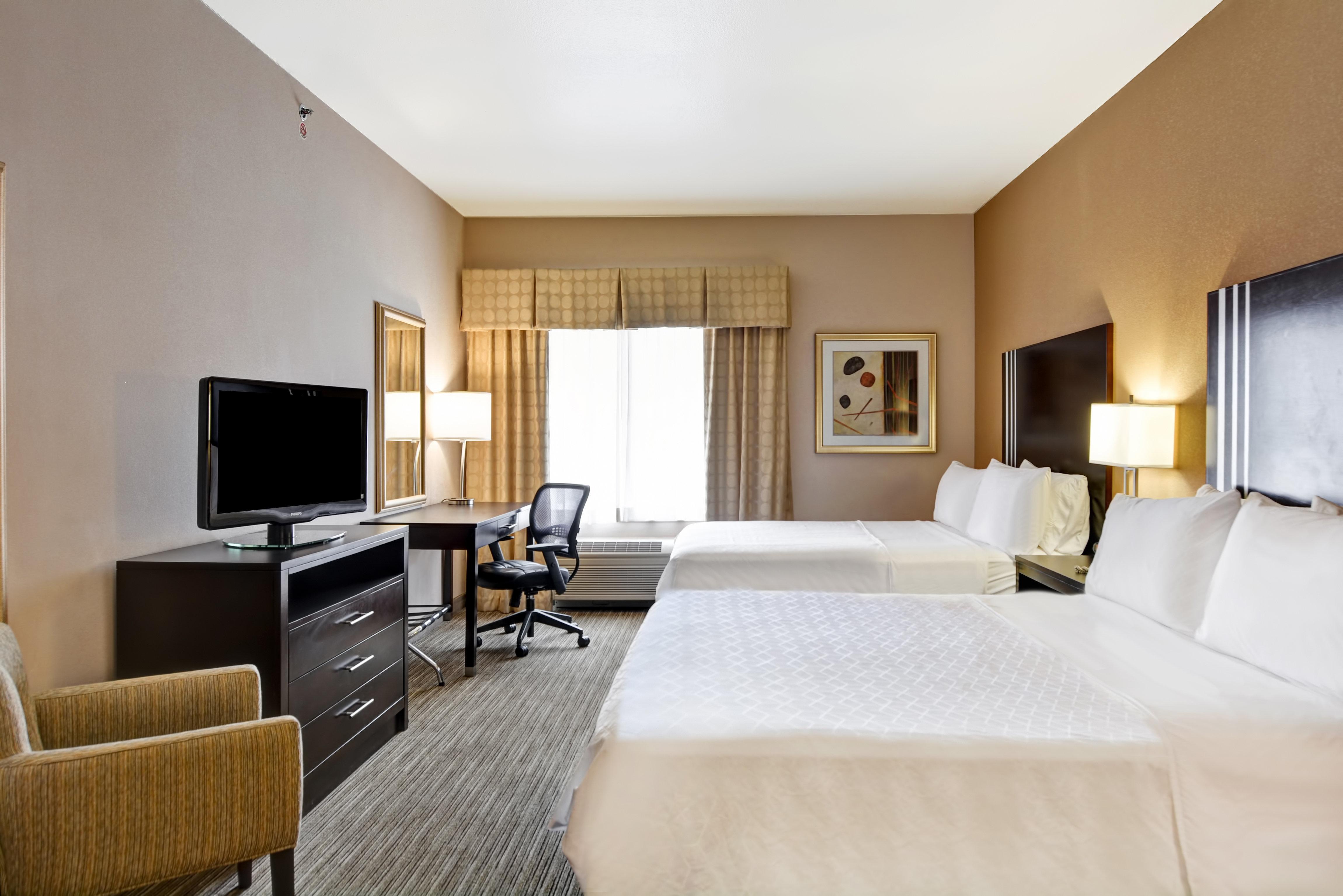 Holiday Inn Express Hotel & Suites Milwaukee-New Berlin By Ihg Exterior photo