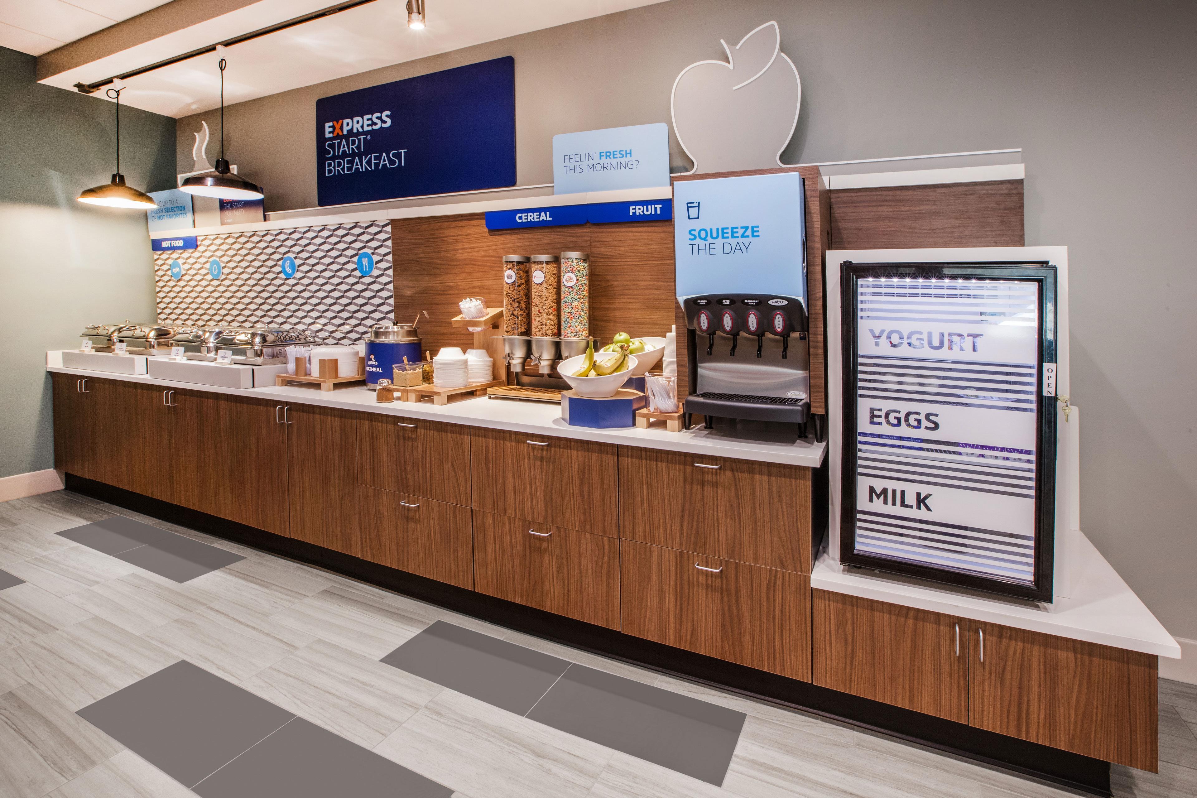 Holiday Inn Express Hotel & Suites Milwaukee-New Berlin By Ihg Exterior photo