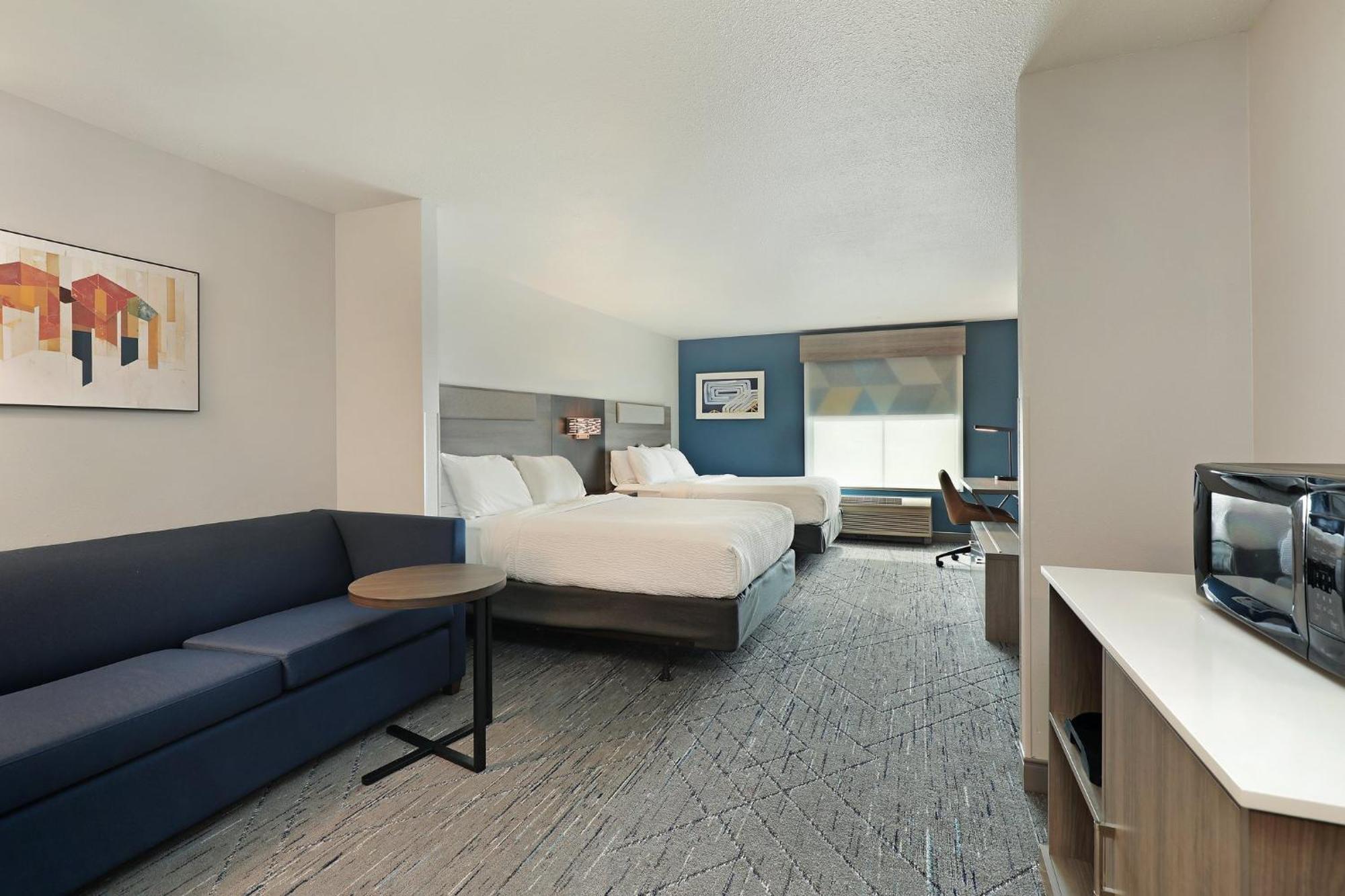 Holiday Inn Express Hotel & Suites Milwaukee-New Berlin By Ihg Exterior photo